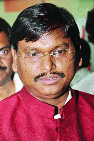 Soren Govt protecting criminals, says ex-CM