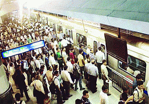 Snag on Blue line makes passengers feel blue