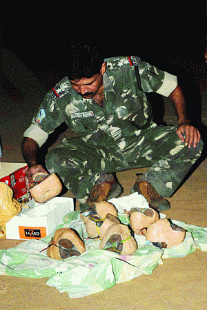 Patna blast: 9 live bombs found in Ranchi
