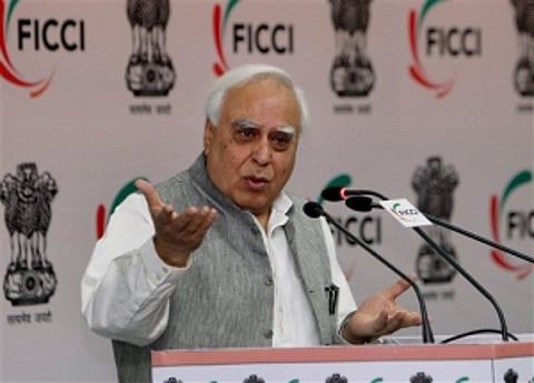 Oppn leaders discussing statues, instead of vision: Sibal