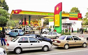 Rupee fall triggers CNG, PNG price hike in city