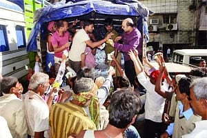 Salt rides on crisis rumour to Rs 100/kg in Bihar, Bengal