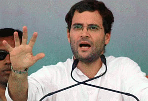 BJP looting Chhattisgarh like thieves: Rahul
