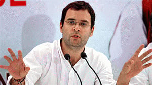 Rahul lauds Sheila for 'unprecedented development' in Delhi