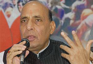 Rajnath slams Cong for calling BJP "party of thieves"