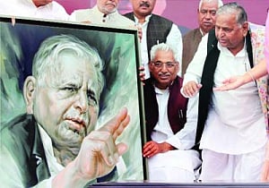 Akhilesh opens 3 projects on dad's b'day