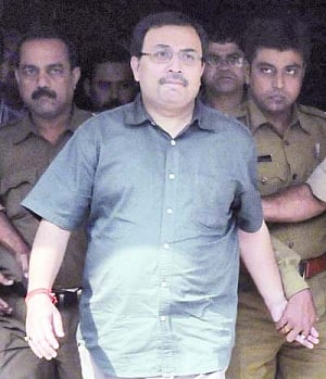 Kunal warns of political blaze