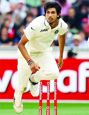 Bowlers give Delhi full points