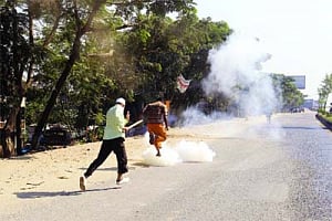 BNP enforces blockade in Bangladesh, 9 killed