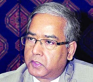Report on insider-trading norms within 10 days: Sebi