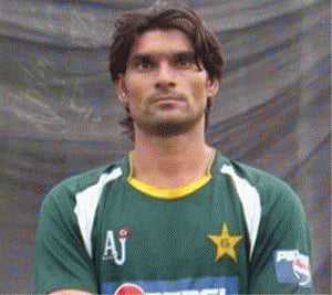 Pak pacer Irfan likely to miss series against lanka