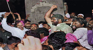 Andhra bifurcation: Mixed response for Seemandhra bandh