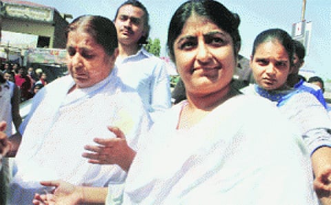 Police arrest Asaram's wife, daughter; release them