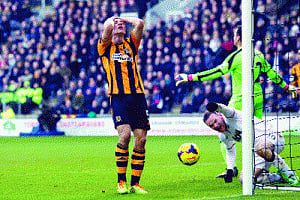Manchester United fight back to beat Hull 3-2