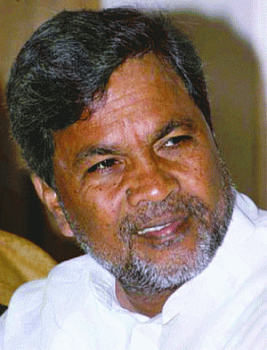 18 MlAs' jaunt plan has Karnataka Govt in dock