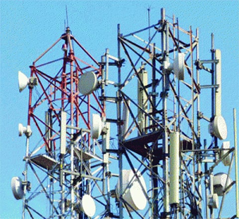 DoT estimates Rs3,738 cr loss on lowering SUC from 3 licences