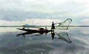 Mobiles to prevent Indians from fishing in troubled lankan waters