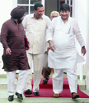 BJP pushing veggie prices up: Cong