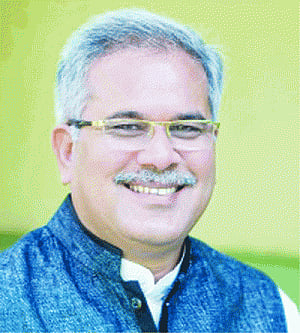 Mahant dumped, Baghel is new PCC chief