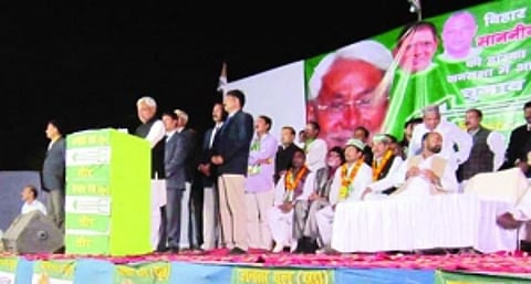 Incumbent Cong catalysed migrant misery: Nitish