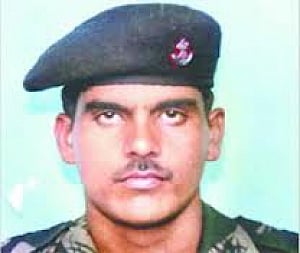 Hemraj's wife duped of Rs 10 lakh