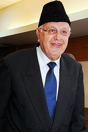 Farooq demands restoration of internal autonomy in J-K