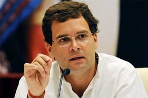BJP has looted Karnataka, says Rahul