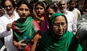Sarabjit slips into non-reversible coma, family returns, accuses govt of not doing enough