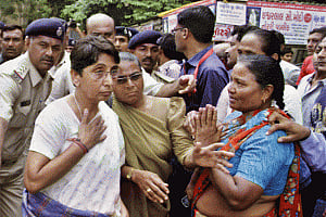 Guj govt withholds decision on death penalty for ex-Minister