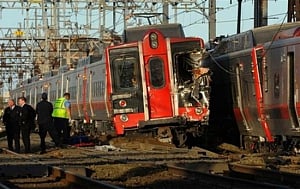 60 hurt as US trains collide; New York-Boston corridor closed