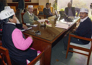 Delhi govt to initiate schemes for labourers, contract workers
