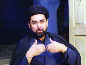 Cleric vows support to AAP with rider