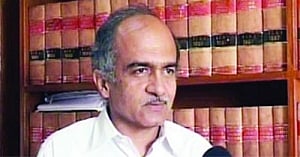 Nabi, Cong flay AAP over Kashmir remarks