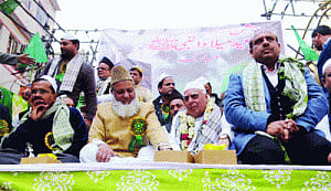 Political differences set aside on Milad-un-Nabi