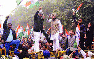 Dane's gang-rape: Cong protesters berate Kejri for infantile statements