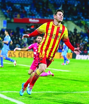 Messi's another double but Neymar injured in Barca win