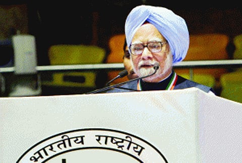 Singh blames CAG, CVC for Govt's policy paralysis