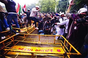 Centre blindsided as Kejri calls off stir