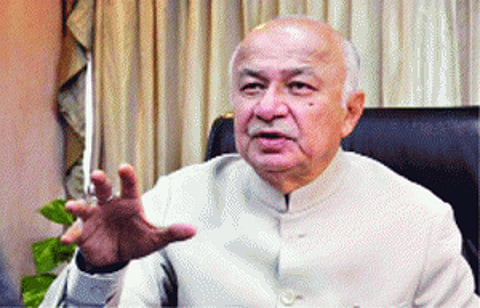 Kejri a mad CM: Shinde