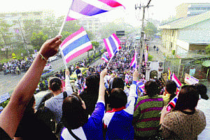 Thailand protest leader shot dead, advance polling blocked