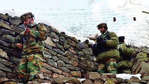 Pak Army opens unprovoked fire at loC