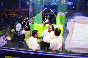 Raj incites MNS men to thrash workers if asked to pay toll