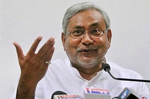 Nitish refuses to buy Rahul's stand on alliance with RJD