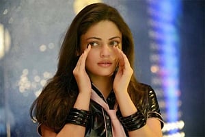 Salman guiding Sneha Ullal for second stint in Bollywood