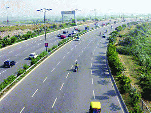 Parallel road along Noida e-way expected to even out traffic