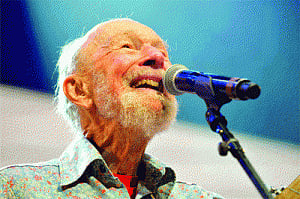Folk music legend Pete Seeger dies at 94