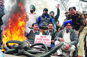 Sikhs protest outside Cong HQs, ask Rahul to reveal names
