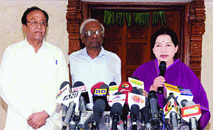 AIADMK, CPI announce alliance for lS polls