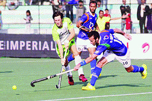 Delhi build on strength