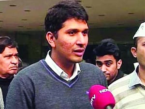 Post Kejriwal jibe, Transport Minister bursts into action